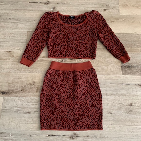 Express Matching Sweaterskirt 